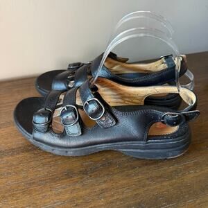 Clark’s Woman’s Unstructured Black Leather Triple Buckle Sandal- Size 8M
